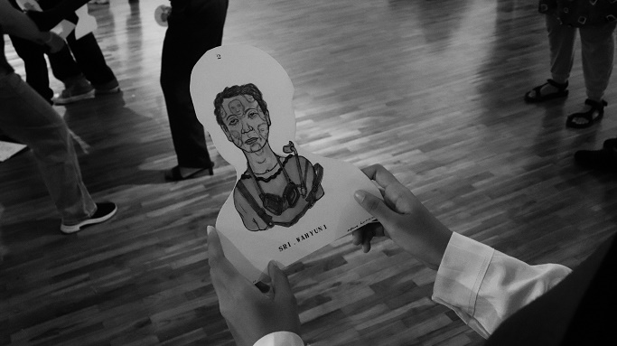 Sri, biografi dalam 65 kata